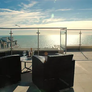 Airhost's Brighton's Diamond Escape With Sea Views Appartement