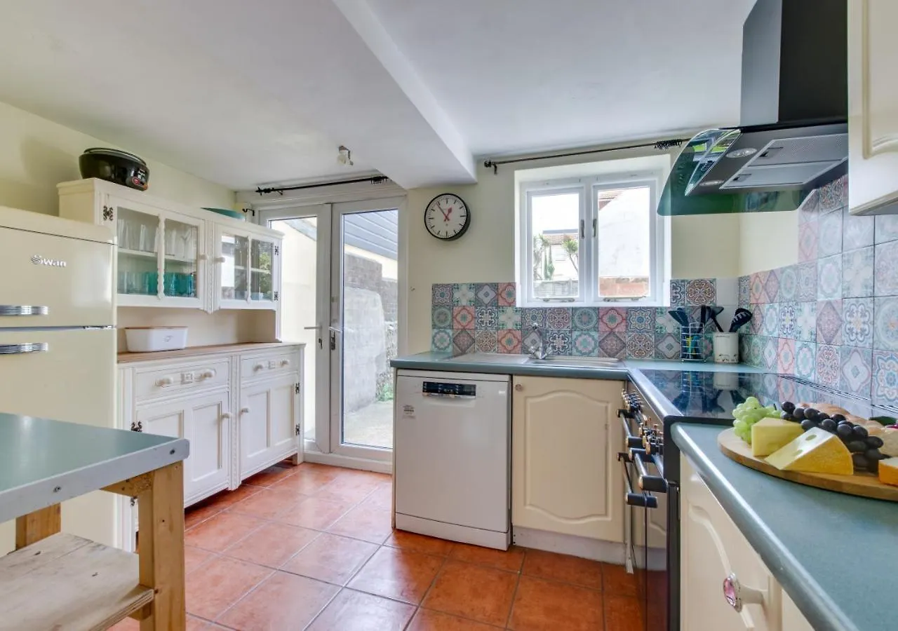 Pebble Beach Cottage Brighton Holiday home