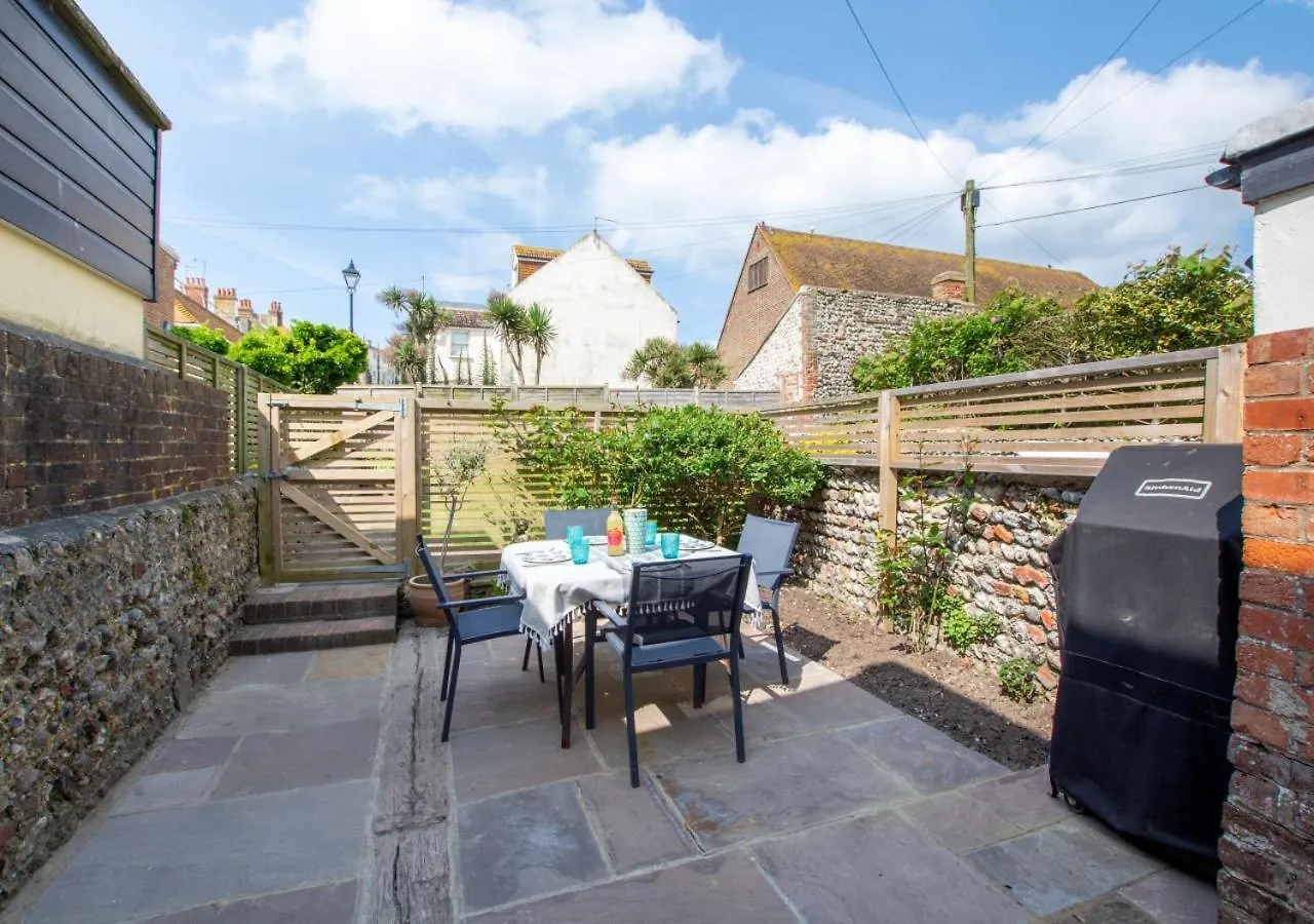 Pebble Beach Cottage Brighton 0*,  United Kingdom